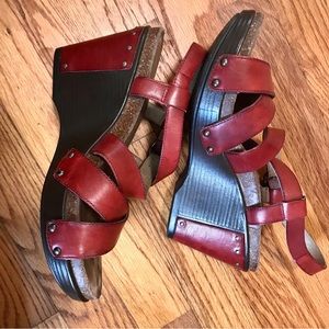 Dansko wedge strappy sandal